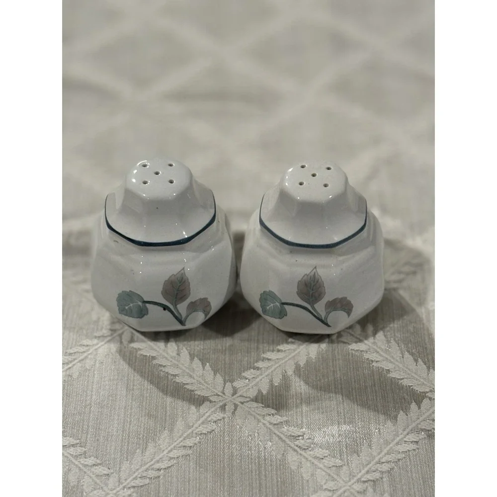 Mikasa Continental F3003 Silk Flowers Salt & Pepper Shaker Set (5 Hole)